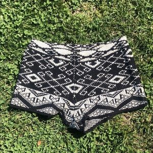 🥰 Black and white cotton shorts